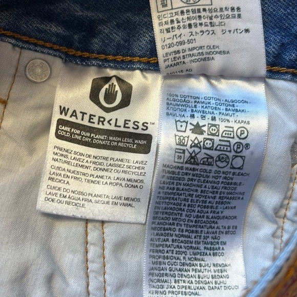 Levi’s Women’s 501 Shorts Denim Cutoff Button Fly Size 33 - Picture 7 of 9